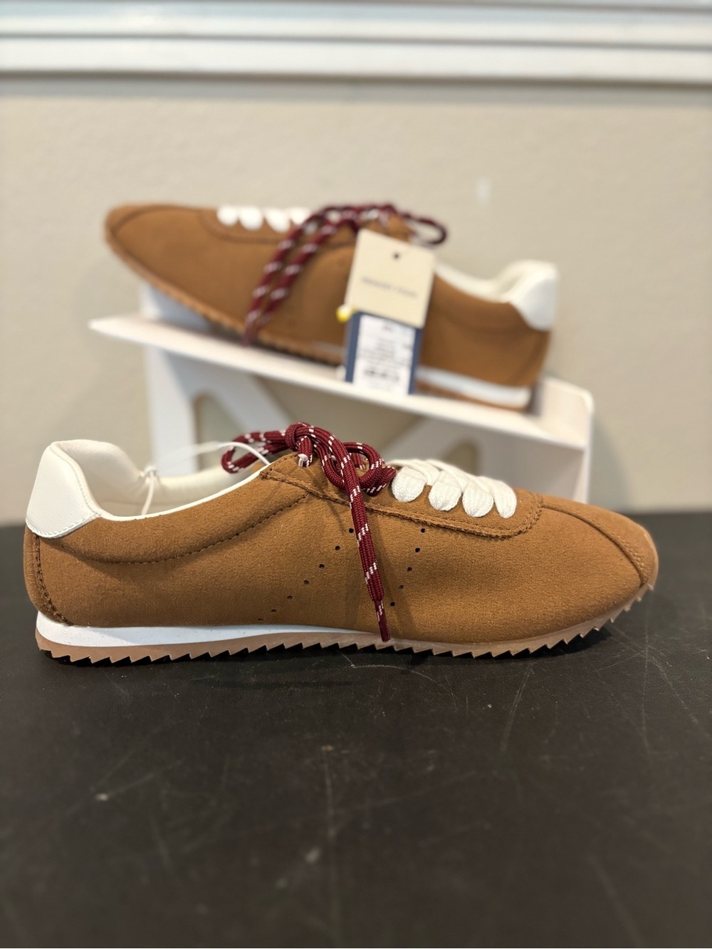 Women JoJo Sneakers with Memory Foam Insole – Universal Thread Size 8.5 NEW - Picture 2 of 7
